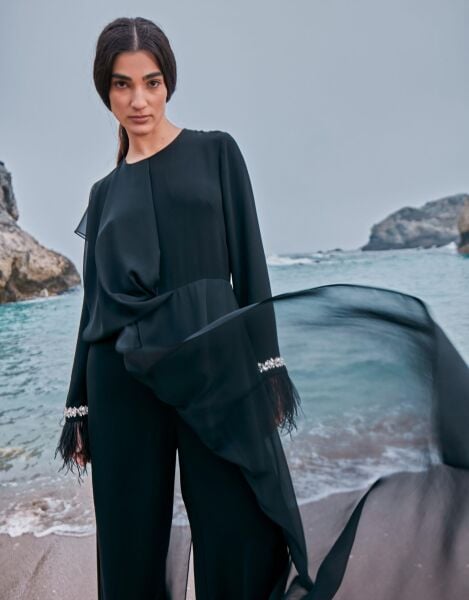 Kolları Tüylü Şifon Detaylı Tulum